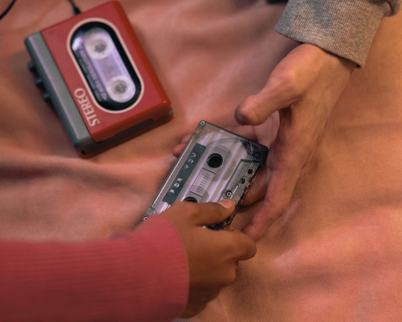 Le temps ne guérit pas. Il dissimule